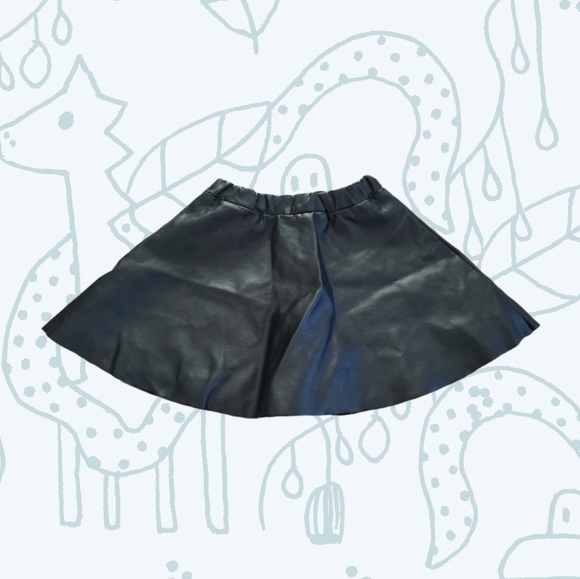 🌈 3 for $25 H&M faux leather skirt for girls 5-6yrs old - Picture 1 of 4